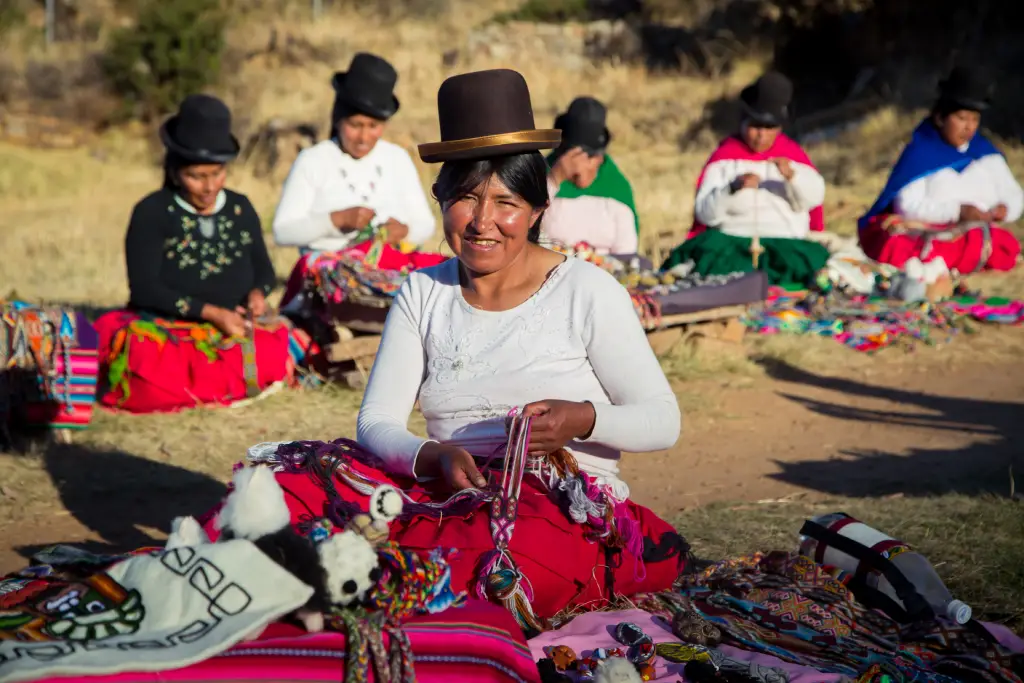 proyecto-social-fundacio-codespa-emprendimiento-tejedoras2-indigenas-bolivia-2019