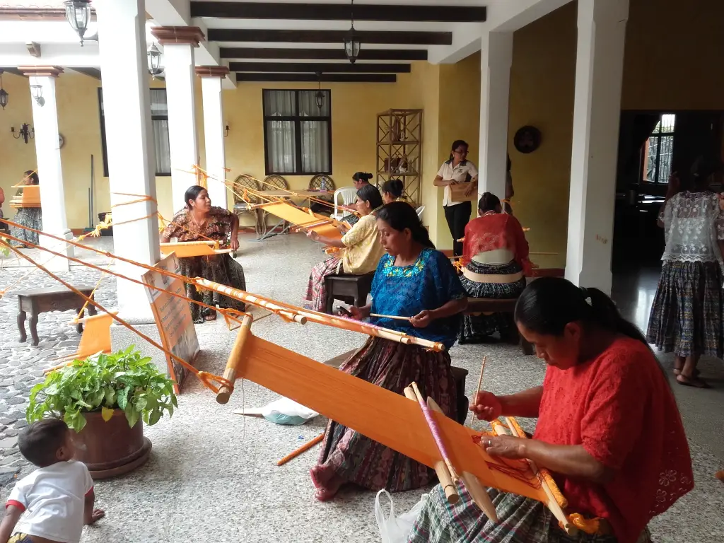 proyecto-social-fundacio-codespa-formacion-financiera-mujeres2-guatemala-2017
