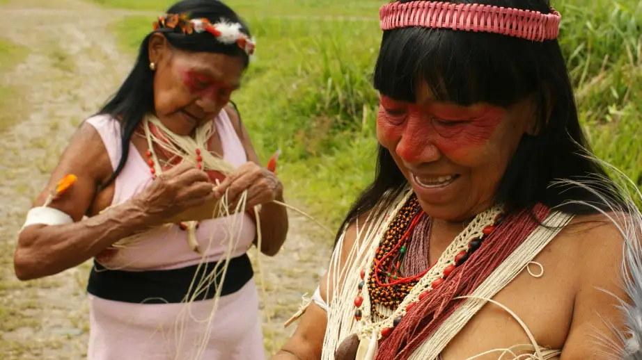 proyecto-social-codespa-mujeres-waorani-pikenani-tejiendo-chambira