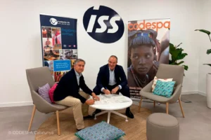 Firma-acuerdo-Fundacion-ISS-CODESPA-Catalunya
